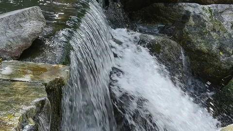 Water flows down from the waterfall 库存影片 80531041