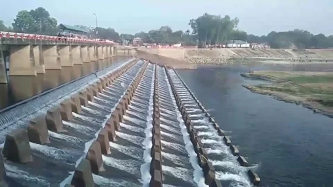 Water flows far and wide Video stock 279490174