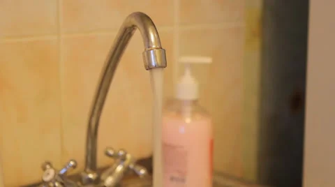 Water flows from the kitchen faucet Stock-Footage 49545484