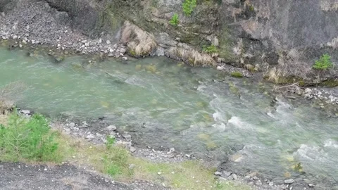 Water flows in mountain river in gorge 스톡 동영상 313883949