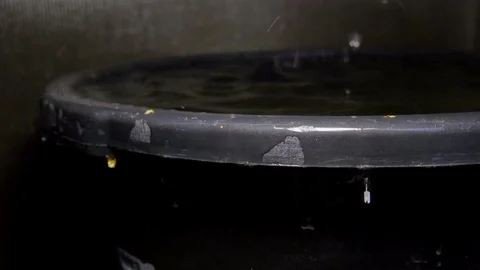 Water flows out of the tank 스톡 동영상 80038115