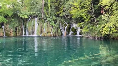Water flows into Plitvice Lakes 스톡 동영상 300724606