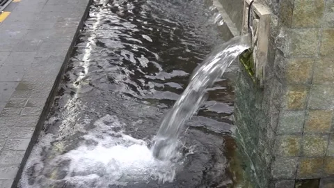 Water Flows to The Pool Video stock 210613118