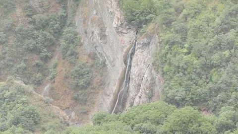 Water flows from the rock like a waterfall Video stock 333508104
