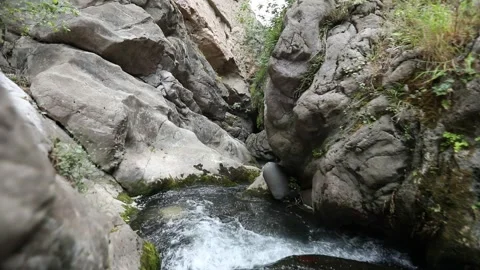 Water flows from a rocky section 2 Video stock 333136311