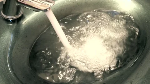 Water flows in a shell 스톡 동영상 61551919