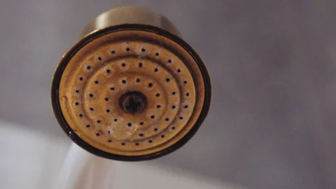 Water Flows From The Shower Close Up. Slow-Motion. Vidéo 103169308