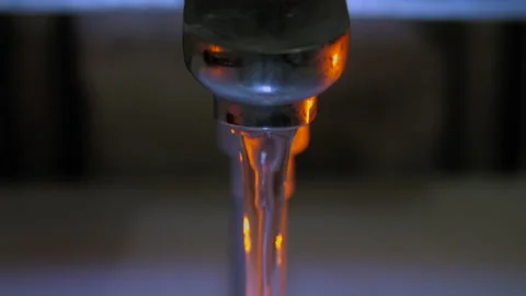 Water flows from the tap 4K Vidéo 155149149