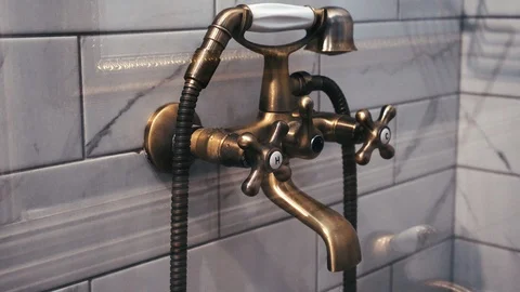 Water flows from the tap in the bathroom. Video stock 102780527
