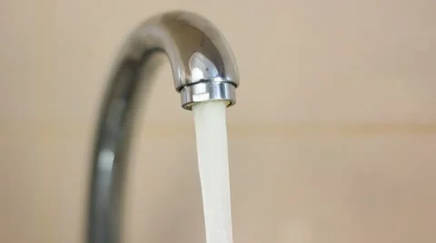 Water flows from the tap Video stock 22322631