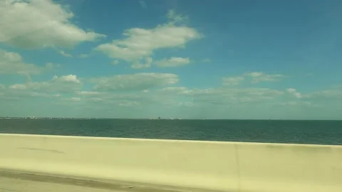 Water front drive Stockbeeldmateriaal 156133565