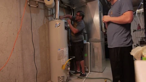 Water heater installation 5 動画素材 83109334