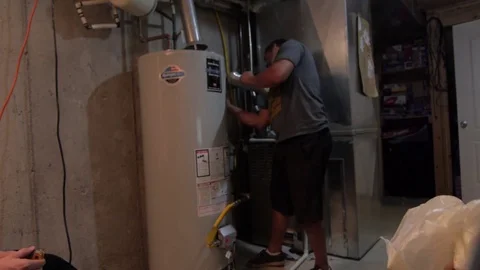 Water heater installation 動画素材 83108301