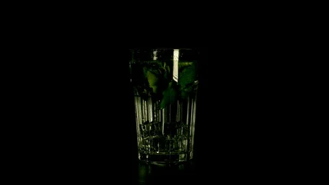 Water with ice and mint Vídeos de archivo 77289636