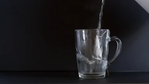 Water from kettle flow into tea cup Video stock 121321486