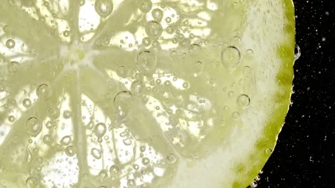 Water with Lemon Slices and exploding soda, air bubbles. Refreshing soft drink Stock Footage 190634634