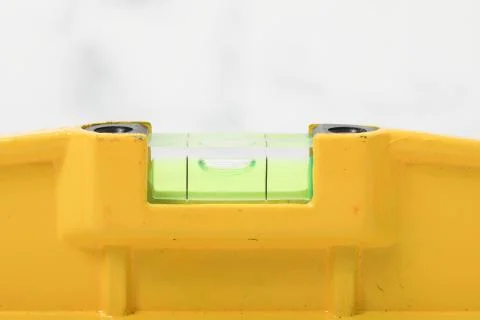 Water level yellow bubble tool for carpenter Foto stock