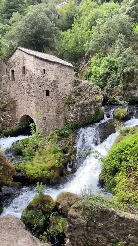Water mill in Les Cévennes Vidéo 345224524