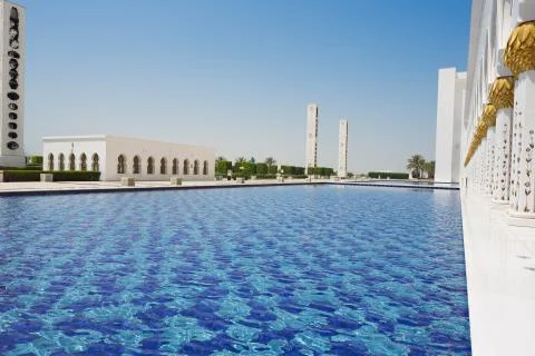 Water mirror of the Sheikh Zayed Mosque Stock Photos