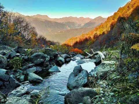Water at mountain range background Stock-Fotos