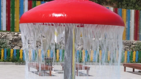 Water mushroom and slide placed in water pool for children's 库存影片 201239953