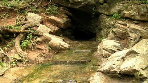 Water out of cave Видео 509737