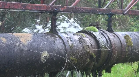 Water pipe about to explode Vídeos de archivo 45868823