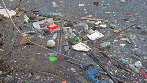 Water pollution, empty plastic bottles Vídeo Stock 126525658