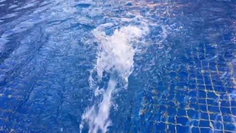 Water on the pool Vídeos de archivo 143775676