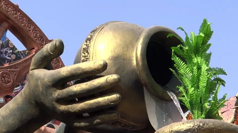 Water from a pot Stock-Footage 32897501