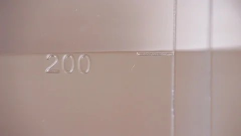 Water pouring in beaker. Macro focus 動画素材 86894286