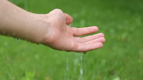 Water pouring on a hand Stock Footage 131021122