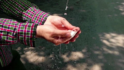 Water pouring on hands Stock Footage 111265980