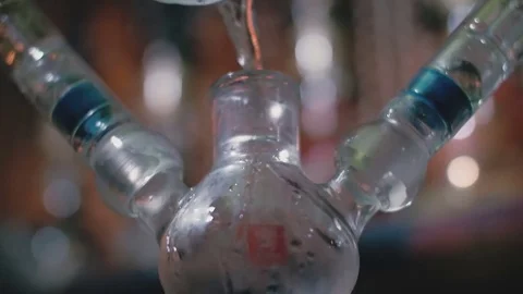 Water pours into a hookah close-up Video stock 76491493