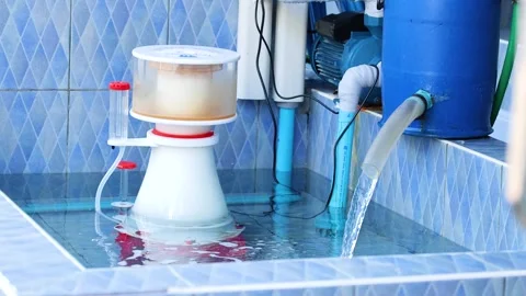 Water Pump Operation in Pattaya Stockbeeldmateriaal 326585198