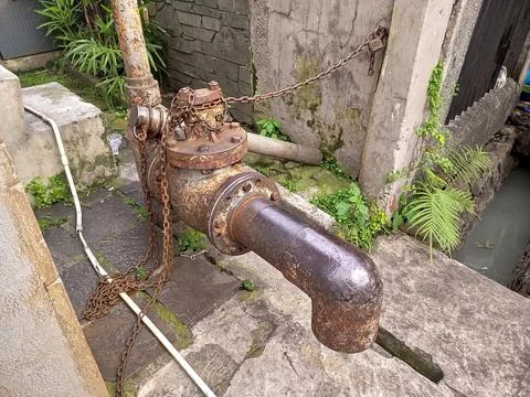 Water pump pipe installation Foto stock