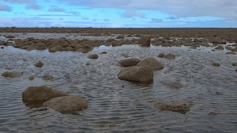 Water ripples in a rock pool Stock-Footage 202068333