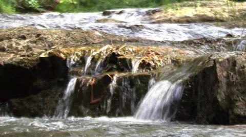 Water on rocks 库存影片 1068667