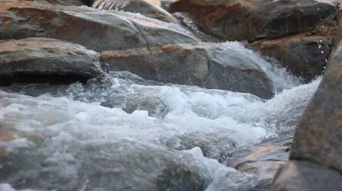 Water on Rocks 库存影片 8525506