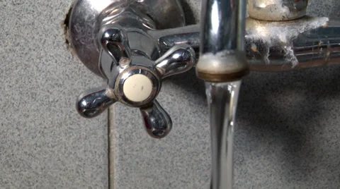 Water runs down the drain Vidéo 39651598