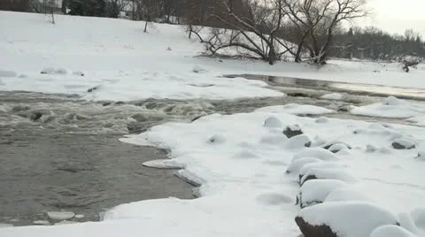 Water Rushing in Cold River Video stock 11081280