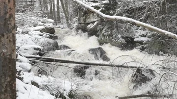 Water rushing down rapids in slowmotion 100FPS Video stock 85538288
