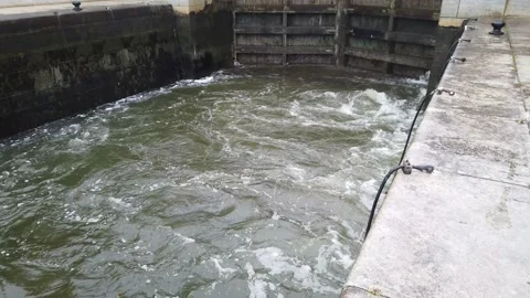 Water rushing into the locks - tilt up Stock Footage 143714173