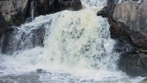 Water rushing over rocks Video stock 163340166