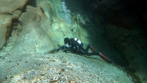 Water sharpens a stone 스톡 동영상 121060480