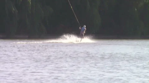 Water skier falling Vídeos de archivo 53243674