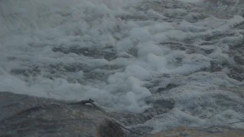 Water in slow motion 库存影片 127079957