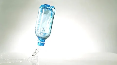 Water spilling from plastic bottle Stock-Footage 304955864