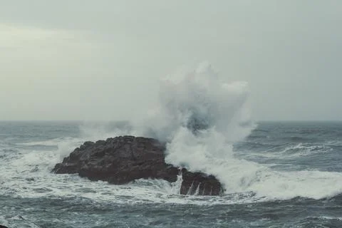 Water splash over cliff in sea landscape photo Stockfoto's