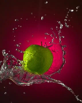 Water Splashes on Apple Foto stock